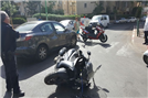רוכב קטנוע נפגע במרכז העיר